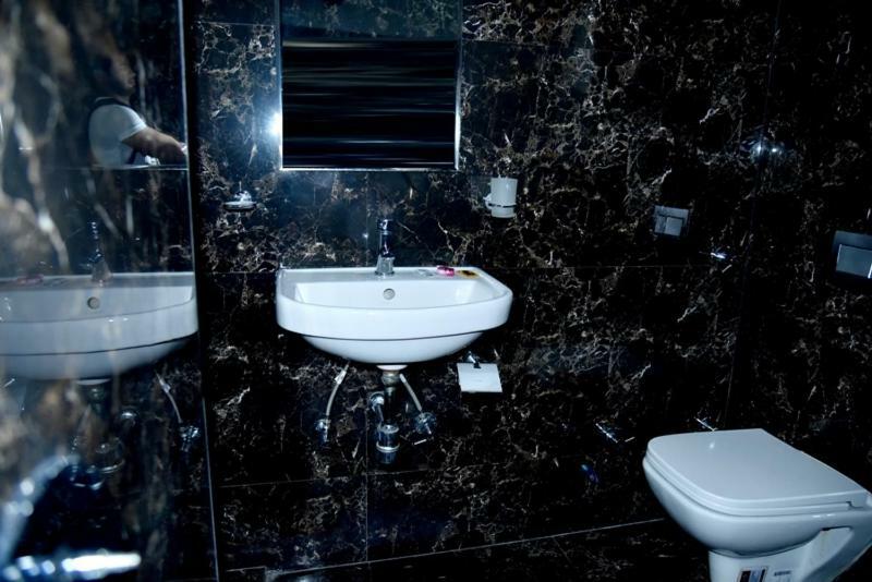 Hotel Royal Classic バレーリー エクステリア 写真